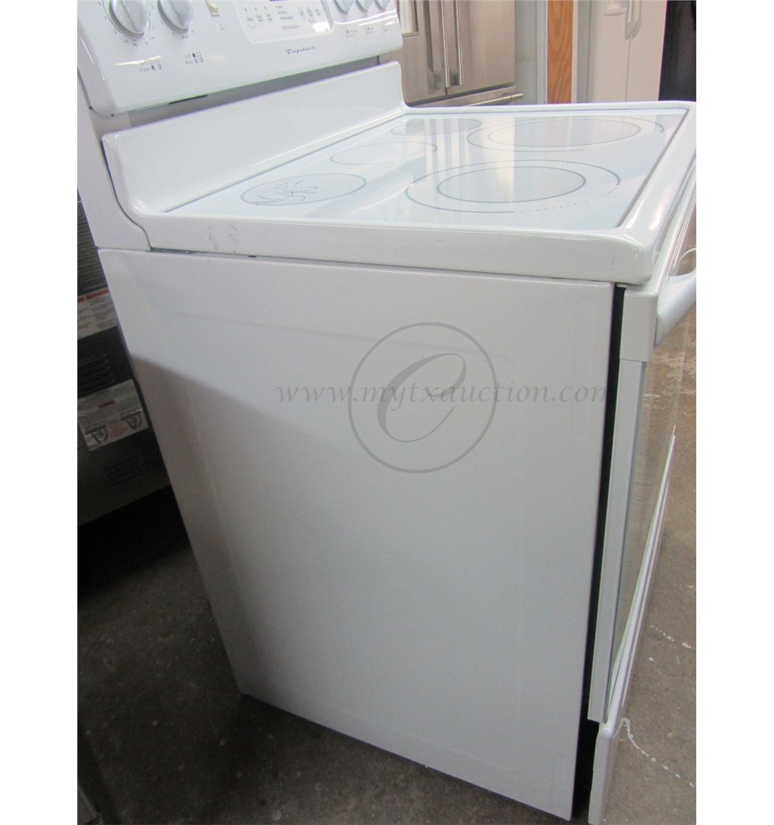 Frigidaire 30" Freestanding Electric Range SCRATCH AND DENT SEE KNOWN DEFECTS FOR DESCRIPTION