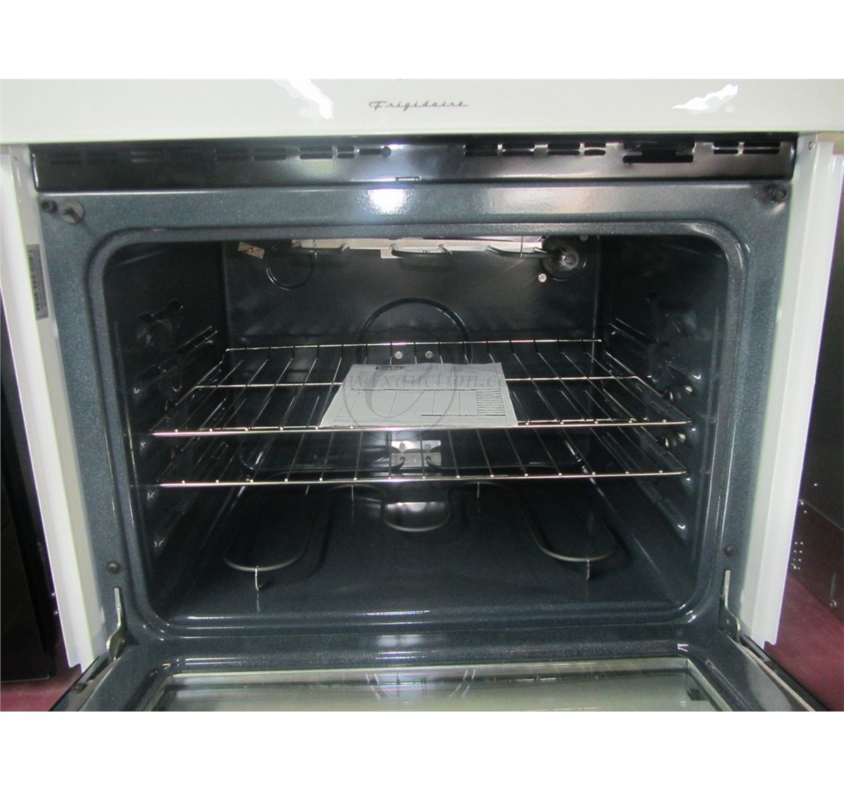 Frigidaire 30" Single Electric Wall Oven SCRATCH AND DENT SEE KNOWN
