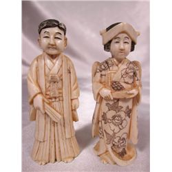 2 Japanese Figurines
