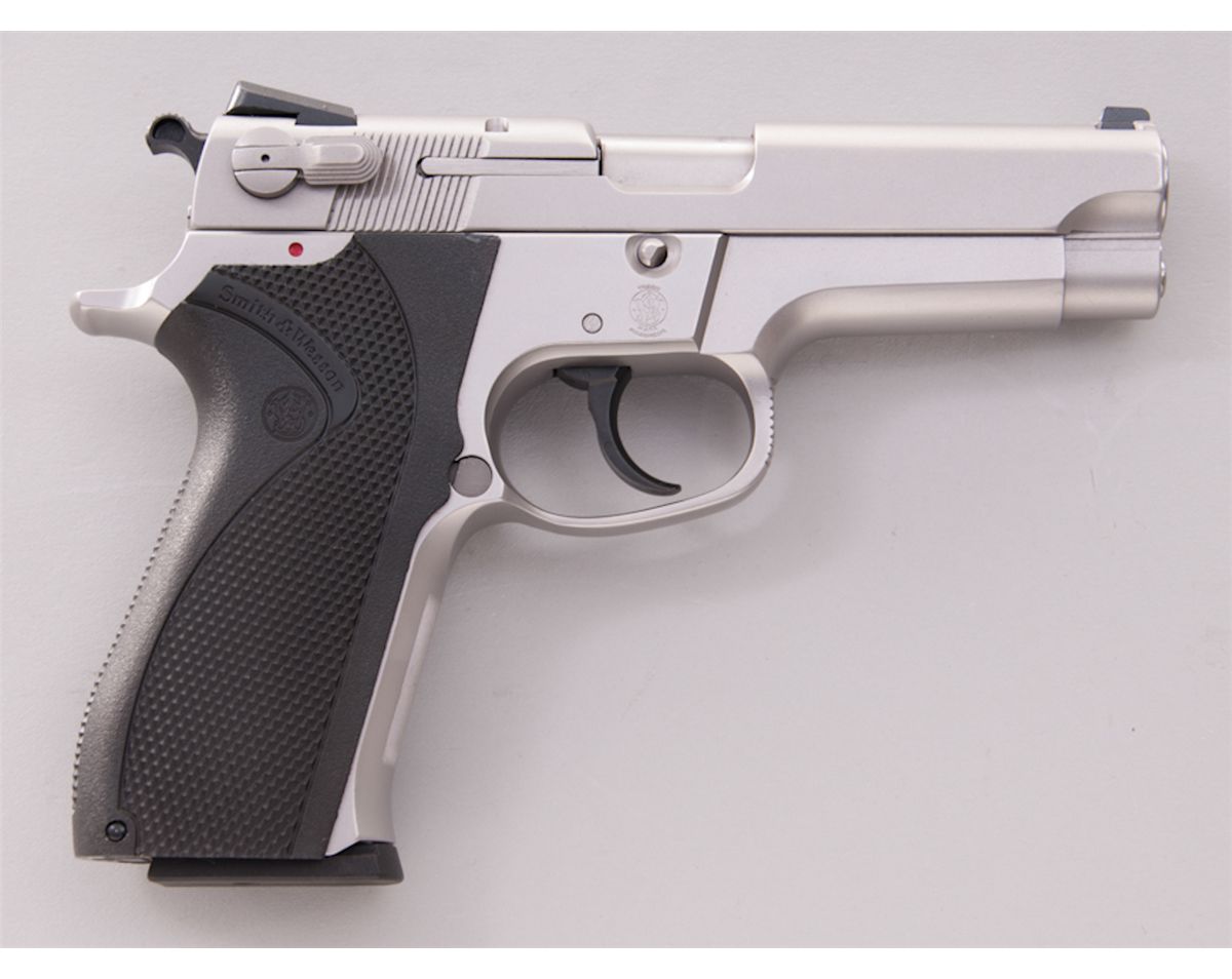 Smith & Wesson Model 5906 SemiAutomatic Pistol