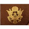 Image 4 : COLLECTOR DISPLAY 3 U.S. MILITARY HAT DEVICES FRAMED