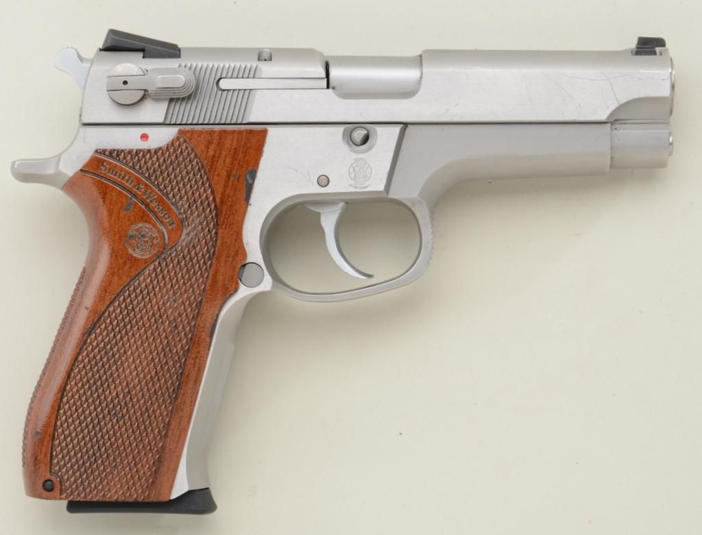 Smith & Wesson Model 5906 DA semiauto pistol, 9mm cal., 4” barrel