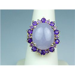 Gorgeous 14 karat heavy yellow gold ladies  ring set with a large oval lavender Jade  weighing appro