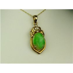 Splendid 18 karat yellow gold ladies vintage  inspired pendant set with an apple green Jade  weighin