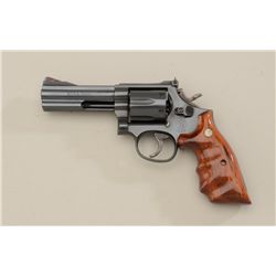 Smith & Wesson Model 586 DA revolver, .357  Magnum cal., 4” barrel, blue finish, finger  groove wood