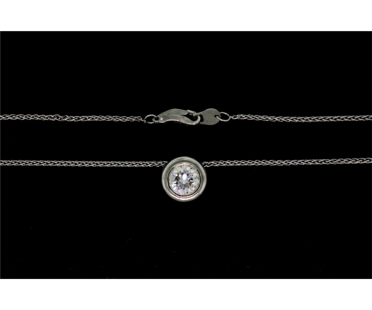 NECKLACE: Platinum chain necklace with platinum pendant