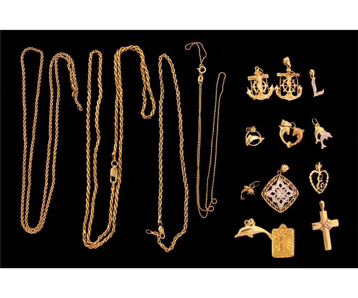 JEWELRY Lot assorted gold chains and pendants