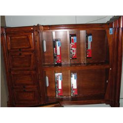 Beautiful mahogany finish bookshelf / display