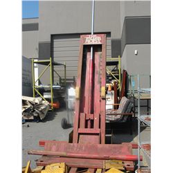 Car hoist - working