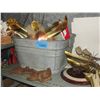Image 1 : Shelf lot of collectables; 2 metal art sculptures