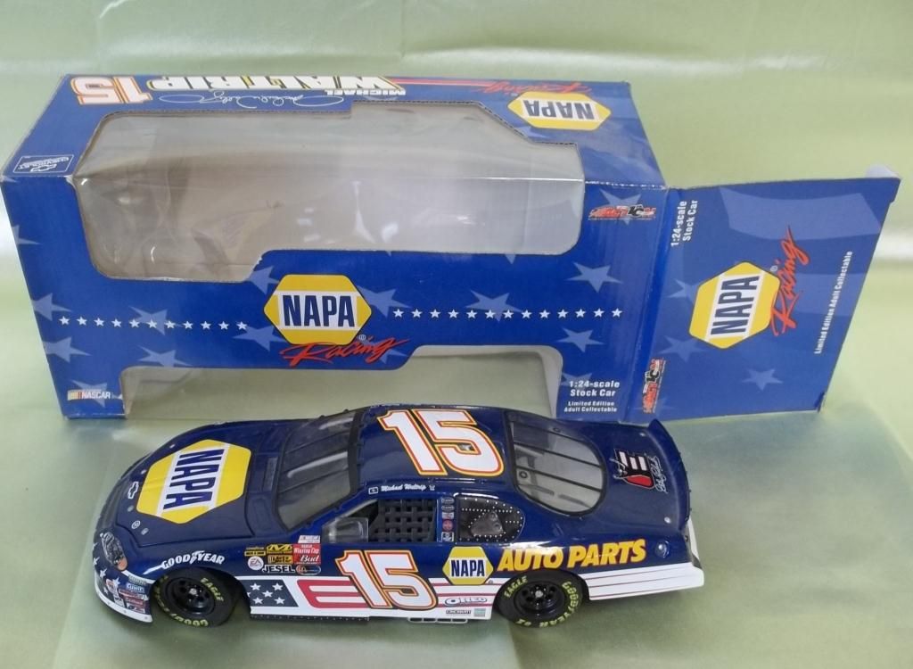 Voiture Diecast 1/24 Michael Waltrip #55 NAPA 2006 - Team Caliber Owners Series, édition Limitée
