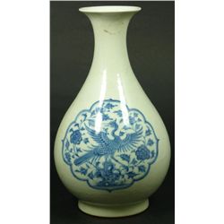 CHINESE CHENGHUA BLUE & WHITE PHOENIX VASE