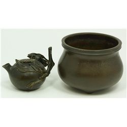 2 CHINESE BRONZE ITEMS, POT AND POMEGRANATE