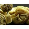 Image 9 : 4 JAPANESE IVORY POLYCHROMED NETSUKE FIGURES
