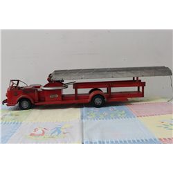 MODEL FIRETRUCK W/ LADDER