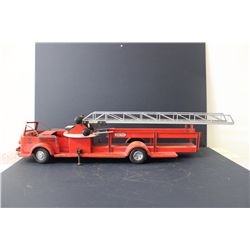 MODEL LADDER FIRETRUCK - WORKS - 33"