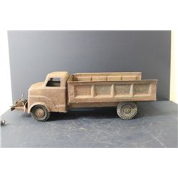 LOUIS MARX DUMP TRUCK - NEEDS CLEANING & PAINT - SOLID BODY - 22.5"