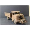 Image 3 : LOUIS MARX DUMP TRUCK - NEEDS CLEANING & PAINT - SOLID BODY - 22.5"