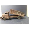 Image 4 : LOUIS MARX DUMP TRUCK - NEEDS CLEANING & PAINT - SOLID BODY - 22.5"