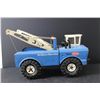 Image 2 : MIGHTY TONKA DOUBLE BOOM TOW TRUCK  - 16.5" X 8"