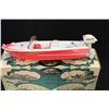 Image 2 : FLEET LINE BATTERY BOAT - W/ ORIG. BOX & MOTOR - 14"