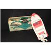 Image 5 : FLEET LINE BATTERY BOAT - W/ ORIG. BOX & MOTOR - 14"
