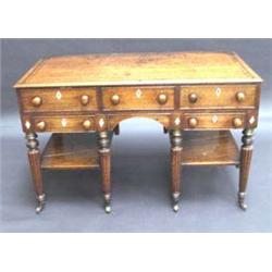 Georgian mahogany kneehole dressing table wit