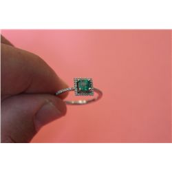 ONE LADIES 14KT WHITE GOLD NATURAL EMERALD &