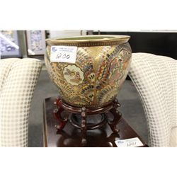 MEDIUM ASIAN URN WITH STAND