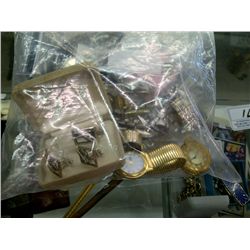 ASSORTED SELECTION OF WATCHES, CUFFLINKS & JEWELLERY