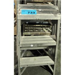 Small aluminum step stool ladder