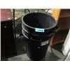Image 1 : 3 rubbermaid garbage cans