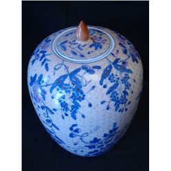 Chinese Storage Porcelain Vase w/ Lid