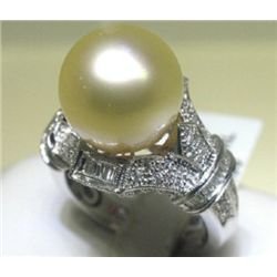 18K GOLD PEARL AND DIAMOND RING