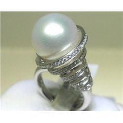 18K GOLD PEARL AND DIAMOND RING