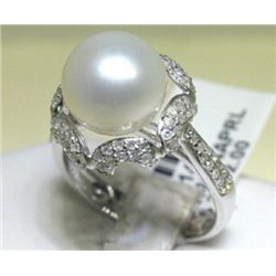 18K GOLD PEARL AND DIAMOND RING