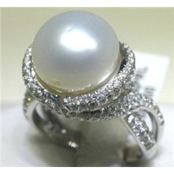 18K GOLD PEARL AND DIAMOND RING