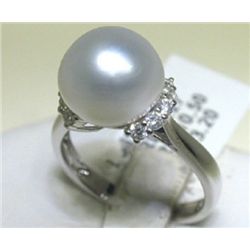 18K GOLD PEARL AND DIAMOND RING