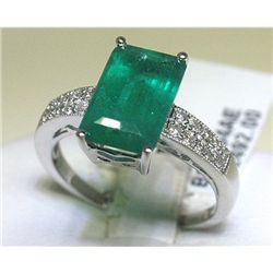 18K GOLD DIAMOND AND EMERALD RING