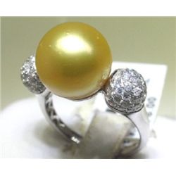 18K GOLD PEARL AND DIAMOND RING