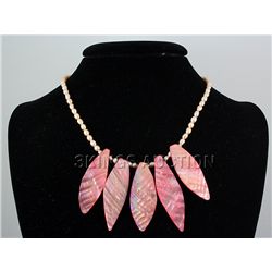 167.1CTW 18" PEACH FRESHWATER CAPIZ PENDANT/MOTHER OF P