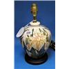 Image 1 : A modern Moorcroft pottery table lamp....