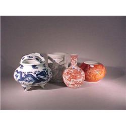 Group of four, Chinese dragon motif porcelain