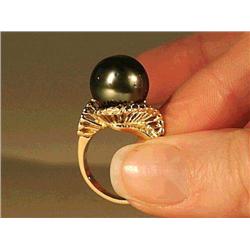 Ladies 18K yellow gold ring, set with a large