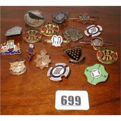 A small collection of mainly enamelled bad...