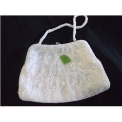 vintage white beaded purse with beaded handle Approx 8" x 6" tracking#110