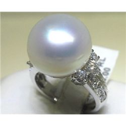 18K GOLD PEARL AND DIAMOND RING