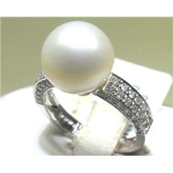 18K GOLD PEARL AND DIAMOND RING