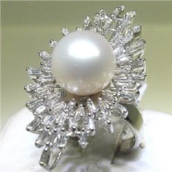 18K GOLD PEARL AND DIAMOND RING