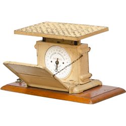 Vintage Cast-Iron JAPASO Personal Weighing Machine